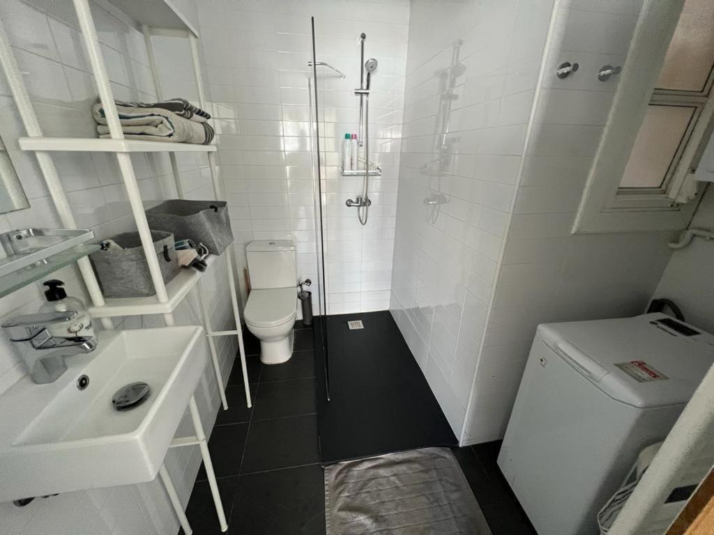 Sunny Flat In Sitges 30 Seconds To Beach, Balcony & Sea Views! エクステリア 写真