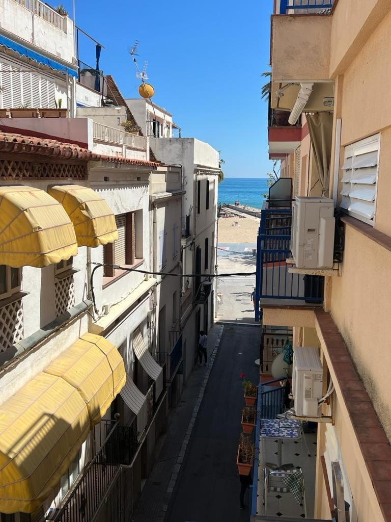 Sunny Flat In Sitges 30 Seconds To Beach, Balcony & Sea Views! エクステリア 写真