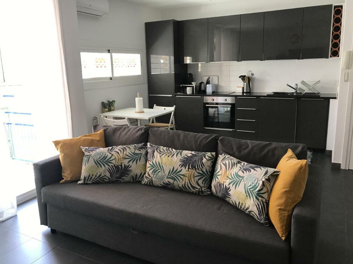Sunny Flat In Sitges 30 Seconds To Beach, Balcony & Sea Views! エクステリア 写真