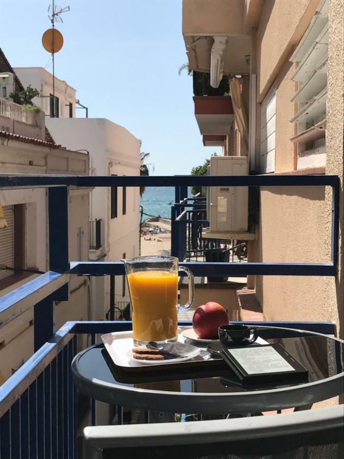 Sunny Flat In Sitges 30 Seconds To Beach, Balcony & Sea Views! エクステリア 写真